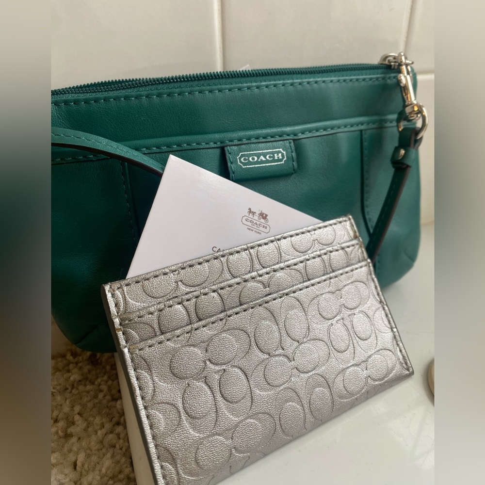 NWT Coach Jade Medium Wristlet